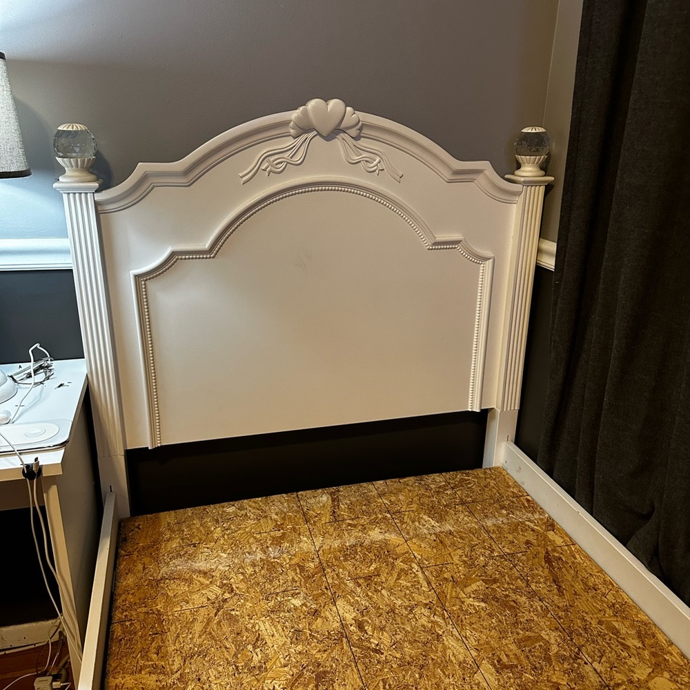 White twin bed frame